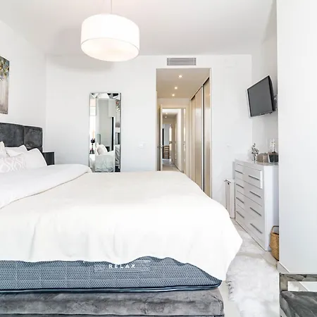 Lms48- Roof Terrace, Jacuzzi & Sauna Apartment Estepona