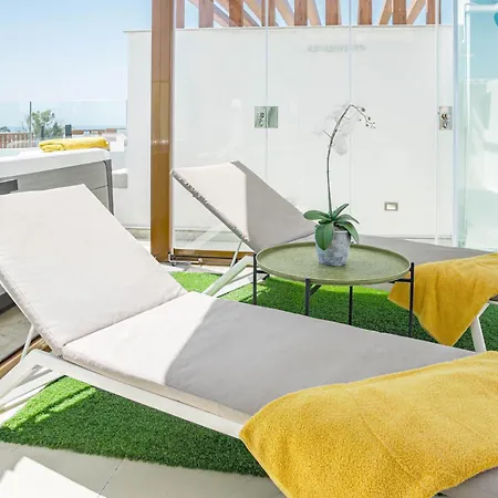 Lms48- Roof Terrace, Jacuzzi & Sauna Apartment