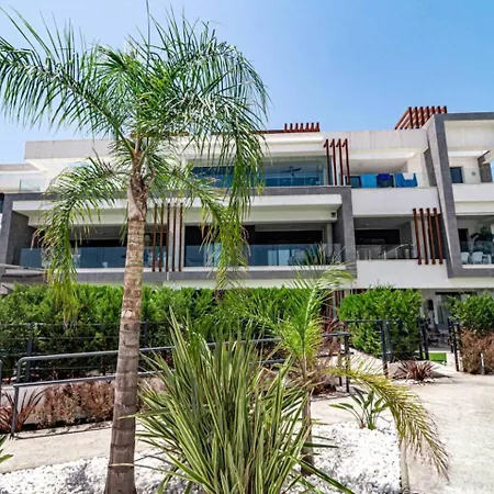 Lms48- Roof Terrace, Jacuzzi & Sauna Estepona